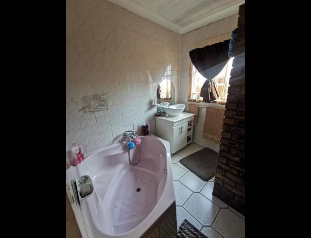 6 BEDROOM HOUSE FOR SALE IN MEYERTON CENTRAL